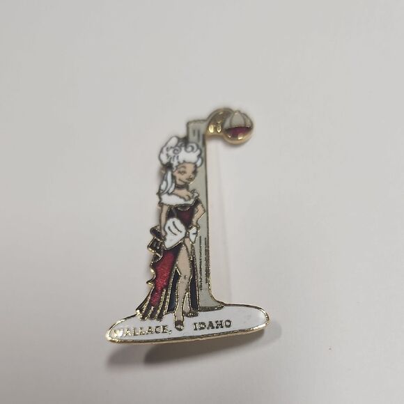 Vintage Wallace Idaho Red Light Street Lamppost Lady Enamel Lapel Pin Souvenir - Picture 1 of 5